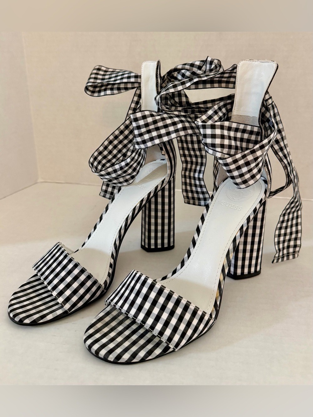 GUESS Allison Gingham Block Heel Sandals Size 7 With Box Excellent Condition - Picture 2 of 12